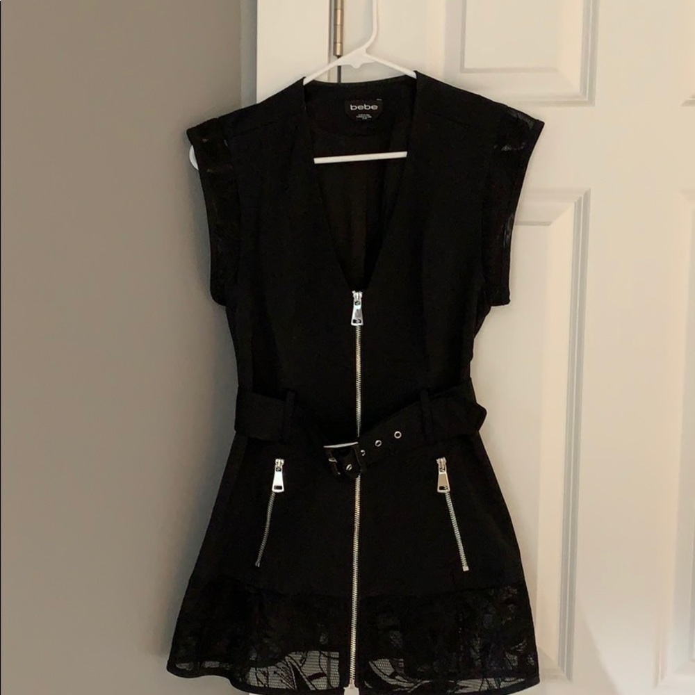 BEBE very flattering shirt